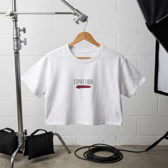 Esprit Libre (Free Spirit) Crop Top | Chic Minimalist French Shirt  | Lipstick Aesthetic Crop | Aesthetic Gift for Her | Feminist Shirt
