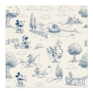 Mickey Mouse & Freunde Toile-Stoff (Großpackung), Blaue Skizze einer ländlichen Szene, gekämmte Baumwolle (Pima)