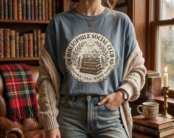 Bibliophile Social Club Women's Boxy Tee | Books Tea Cozy Vintage Stack