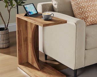 C-förmiger Beistelltisch: Moderner Sofa-Beistelltisch aus Holz für Kleine Räume