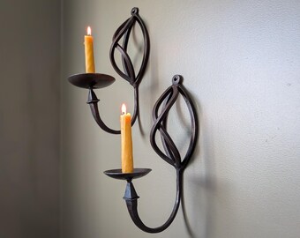 Vintage gesmeed ijzeren wandkandelaars | Paar zwarte smeedijzeren kandelaars | Gotisch modern wanddecor | Spaanse revivalstijl