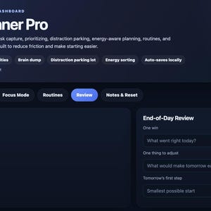 Puede incluir: Panel digital azul oscuro para ADHD Planner Pro, con herramientas de gesti&oacute;n de tareas. Incluye secciones para el modo de enfoque, "brain dump" y revisi&oacute;n de fin de d&iacute;a. Texto: "Focus mode timer" y "Top 3 priorities."