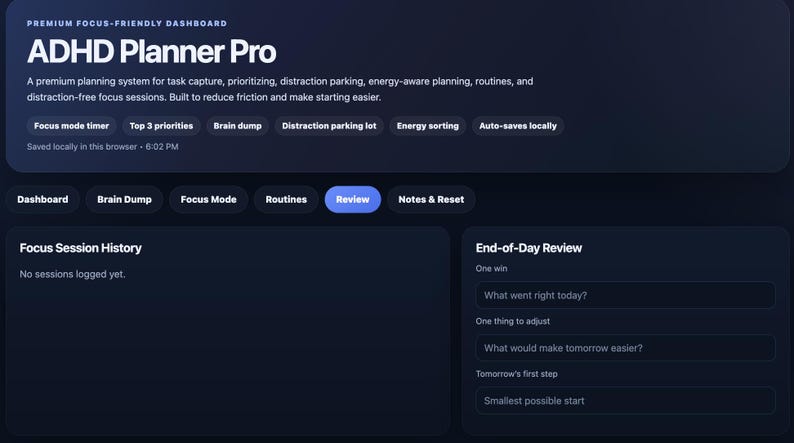 Puede incluir: Panel digital azul oscuro para ADHD Planner Pro, con herramientas de gesti&oacute;n de tareas. Incluye secciones para el modo de enfoque, "brain dump" y revisi&oacute;n de fin de d&iacute;a. Texto: "Focus mode timer" y "Top 3 priorities."