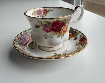 Vintage Royal Albert Old Country Roses Tea Cup and Saucer - Bone China England Gift