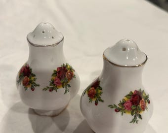 Royal Albert Old Country Roses Salt & Pepper Shakers Bone China England Vintage