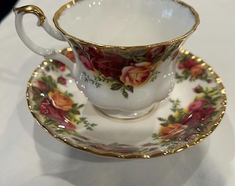 Vintage Royal Albert Old Country Roses Tea Cup and Saucer - Bone China England Gift