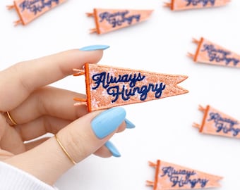 Écusson pour fanion Always Hungry Dog, accessoire pour animal de compagnie, applique DIY (1,15 po. H x 2,25 po. l)