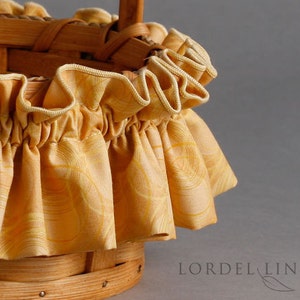 Gold Swirl Basket Garter image 1