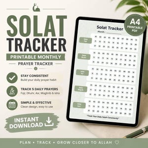 Könnte beinhalten: Ein digitaler Solat Tracker, ein druckbarer monatlicher Gebetstracker, der auf einem Tablet angezeigt wird. Das Design ist grün und weiß, mit den Worten "Solat Tracker" prominent dargestellt. Der Tracker enthält Abschnitte für tägliche Gebete und einen Kalender.