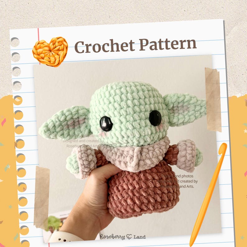Może przedstawiać: Dokument ze wzorem szydełkowym zawierający tekst Crochet Pattern oraz Roseberry Land. Obraz przedstawia pluszową zabawkę z dużą jasną zieloną głową, wielkimi czarnymi oczami, spiczastymi uszami i brązowym korpusem z jasnobeżowym kołnierzem.