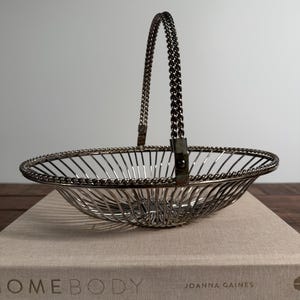 Vintage Silver-tone/plated oval Wire fruit/bread Basket with Twisted Handle