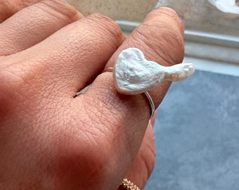 Unregelmäßiger Herzperlenring – Organisches Barock-Statement