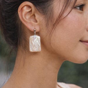 Pendientes asimétricos de perlas barrocas: perlas cuadradas llamativas, joyería minimalista única, diseño orgánico.