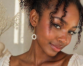 Pendientes colgantes de aro con perlas de agua dulce, pendientes largos de cadena dorada, pendientes de perlas llamativos hechos a mano, joyería nupcial de perlas