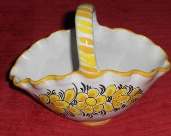 Vtg Art Pottery Handle Basket Yellow Daisies Ruffled Edges Ceramic Signed #54E3