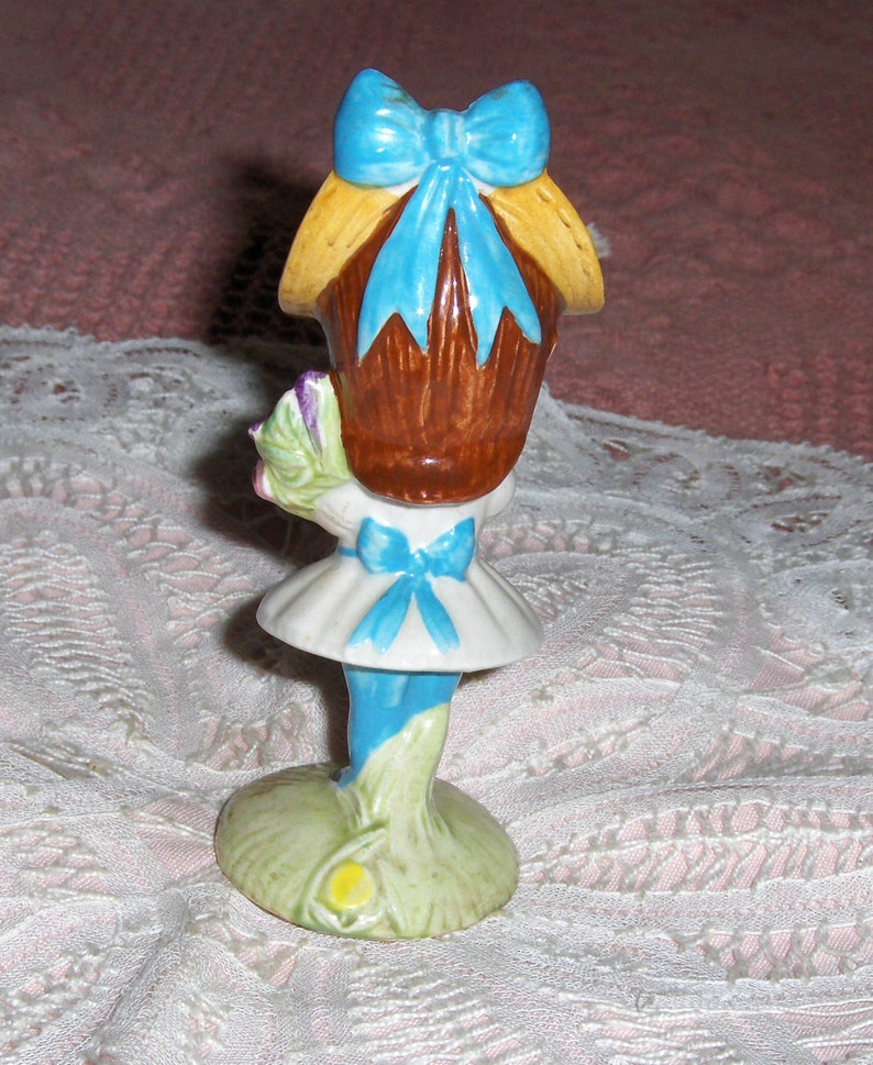 Joan Walsh Anglund Little Girl Beswick Figurine England Vintage Girl In Bonnet /& Flowers
