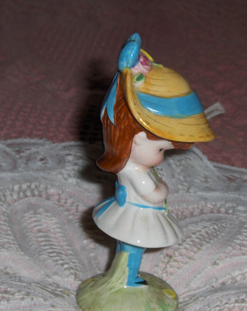 Joan Walsh Anglund Little Girl Beswick Figurine England Vintage Girl In Bonnet /& Flowers
