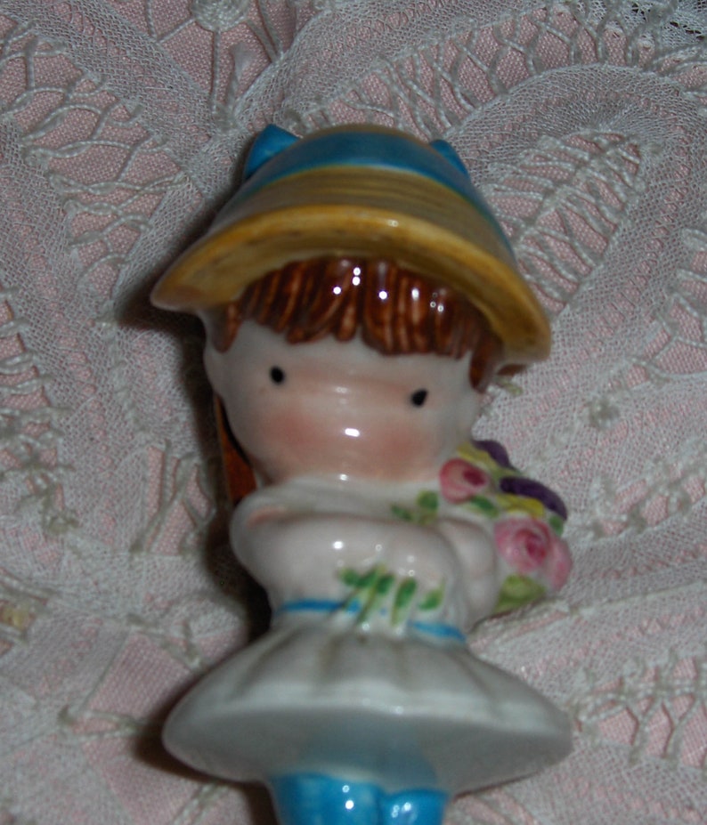 Joan Walsh Anglund Little Girl Beswick Figurine England Vintage Girl In Bonnet /& Flowers