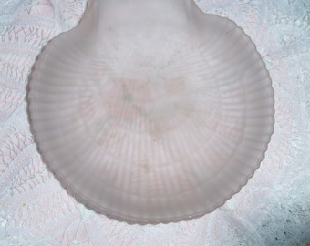 Vintage Scallop Seashell Shaped Glass Dish Nautical Ring Plate Opaque Pink Soap Dish
