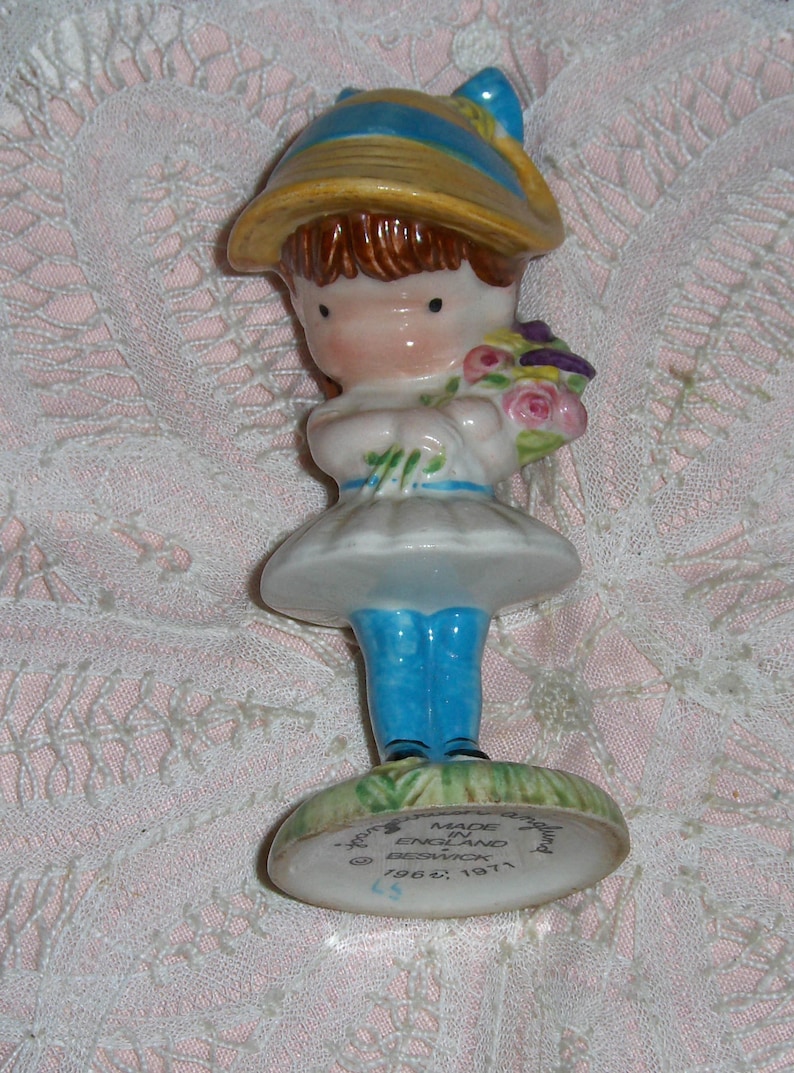 Joan Walsh Anglund Little Girl Beswick Figurine England Vintage Girl In Bonnet /& Flowers
