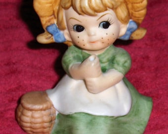 Vintage Little Country Folk Art Girl Figurine Porcelain Child In Bonnet Carrying Basket