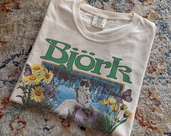 Bjork Debut Photograph Vintage Vibe T-shirt - Etsy