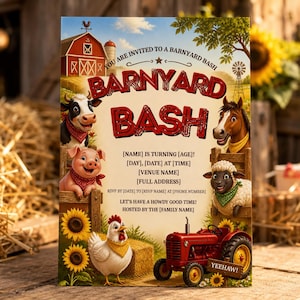 Könnte beinhalten: Eine rechteckige Einladungskarte mit Bauernhof-Motiv, roter Scheune, rotem Traktor und gezeichneten Tieren wie Kuh, Schwein, Pferd, Schaf und Huhn. Der Text lautet: YOU ARE INVITED TO A BARNYARD BASH, BARNYARD BASH und YEEHAW!