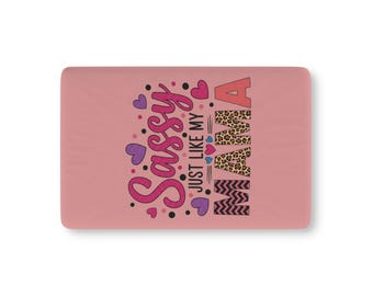 Frech wie meine Mama Baby Spannbettlaken | Rosa Herzen Leopard Chevron