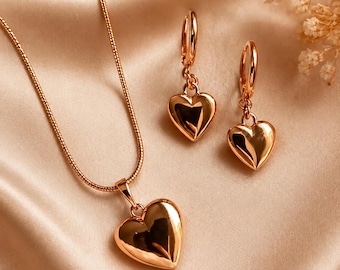 Set composto da collana e orecchini a forma di cuore in oro rosa • Un delicato gioiello a forma di cuore, regalo perfetto per le donne