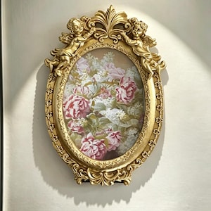Cornice ovale decorata con cherubini, in resina color oro antico, stile rococò (14 x 21 cm)