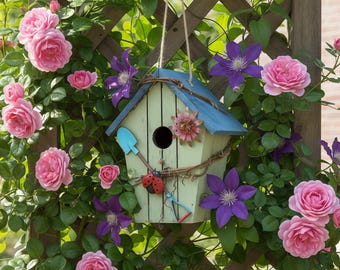 Rustic Countryside Wooden Bird House Hanging Ornament Handmade Natural Wood Bird Nest Classic Farmhouse Style Outdoor