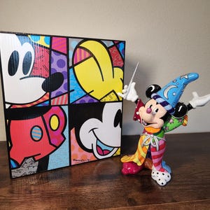 Figura de Mickey Mouse hechicero de Disney Romero Britto Fantasia Enesco con caja 8.75" imagen 2