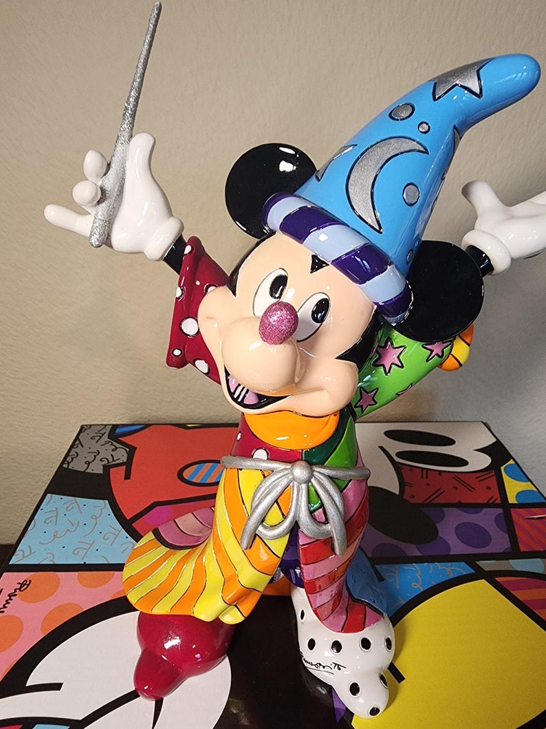 Figura de Mickey Mouse hechicero de Disney Romero Britto Fantasia Enesco con caja 8.75" imagen 1