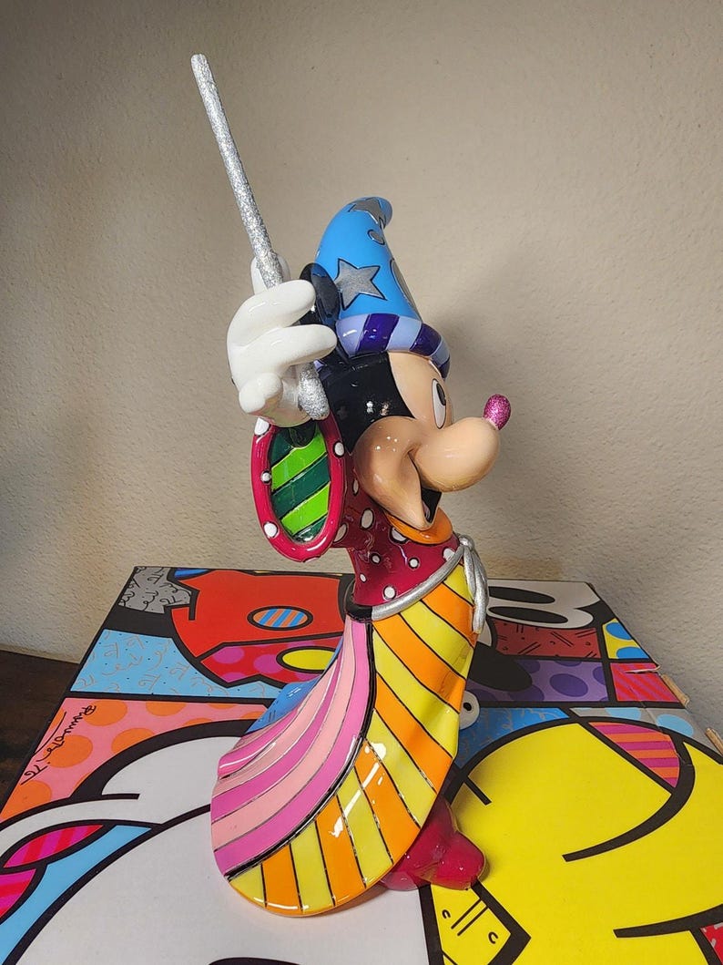 Figura de Mickey Mouse hechicero de Disney Romero Britto Fantasia Enesco con caja 8.75" imagen 7