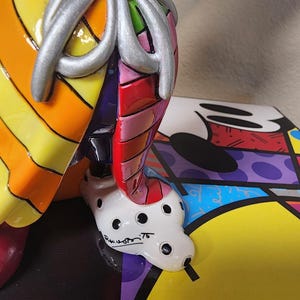 Figura de Mickey Mouse hechicero de Disney Romero Britto Fantasia Enesco con caja 8.75" imagen 4