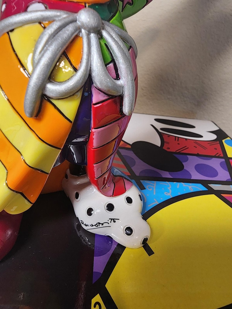 Figura de Mickey Mouse hechicero de Disney Romero Britto Fantasia Enesco con caja 8.75" imagen 4