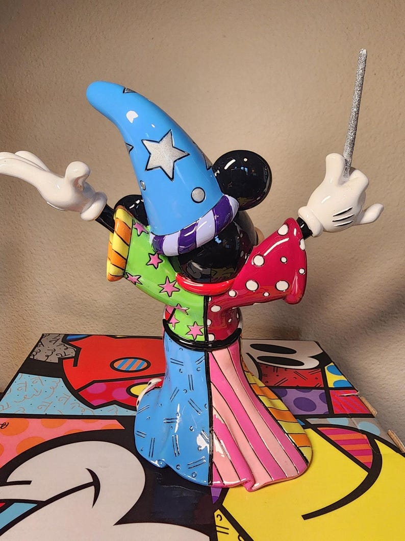 Figura de Mickey Mouse hechicero de Disney Romero Britto Fantasia Enesco con caja 8.75" imagen 6