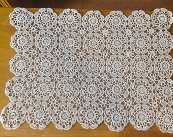 Centro de mesa vintage de encaje de ganchillo búlgaro, adorno floral hecho a mano para mesa, tapete grande blanco