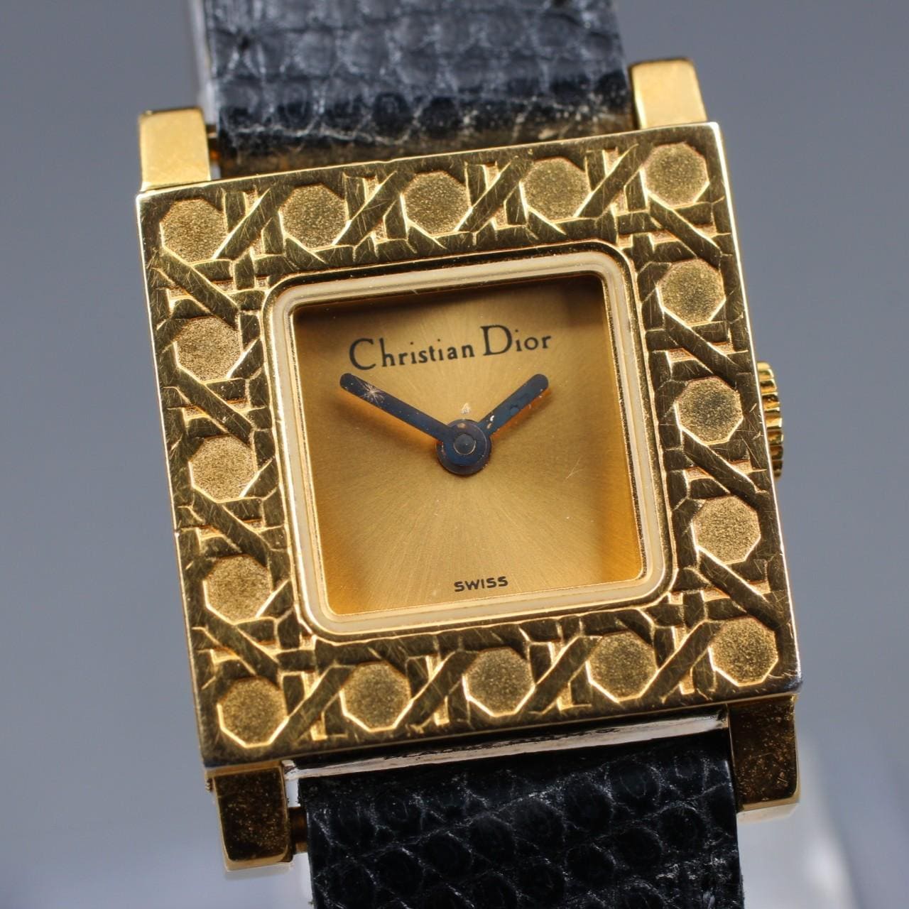 ✨Dior✨ディオール✨CD✨D60-159✨ゴールド文字盤✨クォーツ✨腕時計✨ Christian Dior D60-159 La Parisienne Gold Square Women's Qz Watch