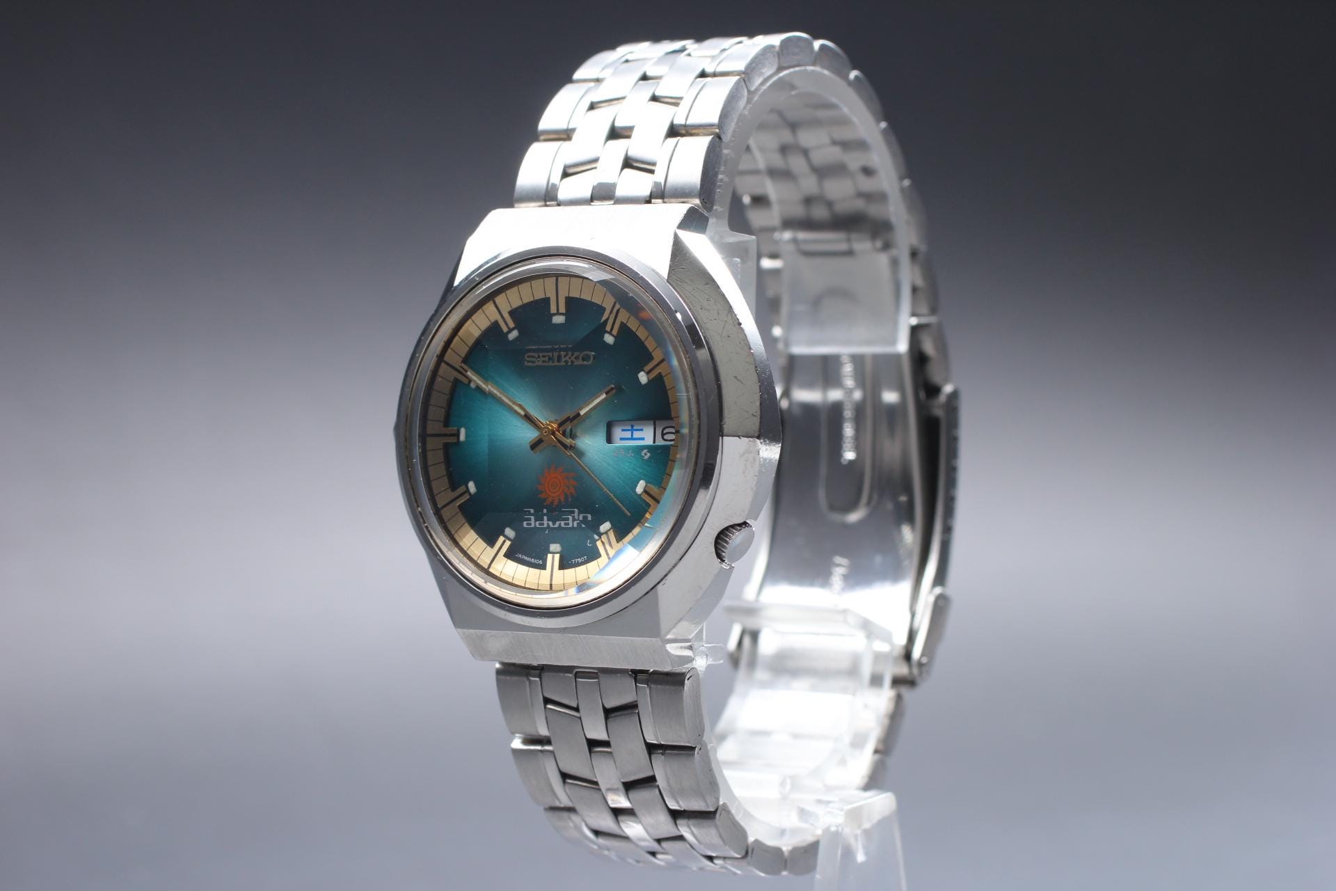 Vintage Seiko Advan 6106-7570 Turquoise Sunburst Men's Automatic