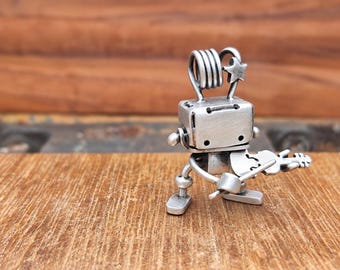 Geiger-Roboter-Anhänger | Handgefertigter Silberschmuck in Form eines Robotermusikers | Miniatur-Geigenkette | Geschenk für Musikliebhaber | Robotlander