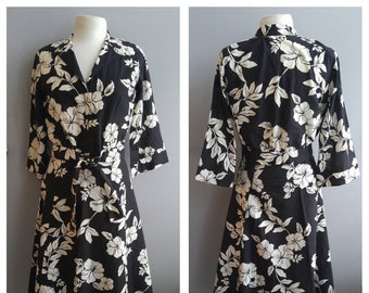 Vintage Clothing, Hawaiian Wrap Skirt and Cropped Blouse, Black and White Floral, Hawaii Five-O, Vintage Hawaii, Ladies Size Medium