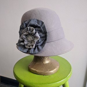 Vintage Steampunk Clothing, Ladies Cloche Hat, Grey Wool Hat Rhinestone Pin, Vintage Ladies Hat, 1920s Style Fancy Hat, Ladies Size Large