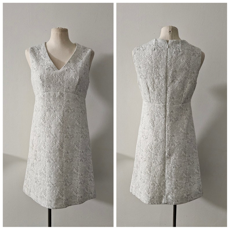 Vintage Clothing, 1960s Silver and White Floral Polyester Dress Vintage Knee Length Shift A-Line Dress Ladies Size S image 1