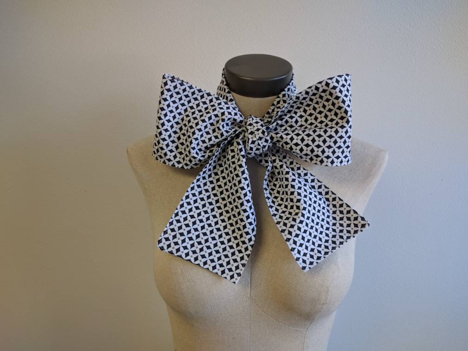 diy mad hatter bow tie