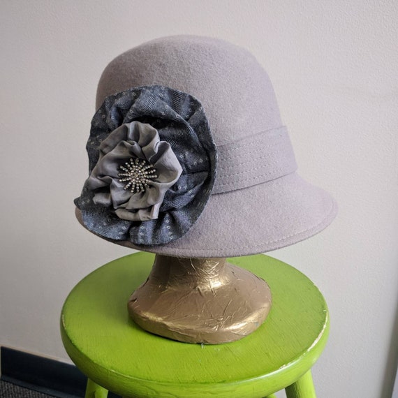 Vintage Steampunk Clothing, Ladies Cloche Hat, Grey Wool Hat  display picture 3