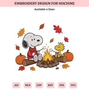 Könnte beinhalten: Maschinenstickdatei mit Snoopy im roten Pullover und Woodstock, die auf Baumstämmen an einem Lagerfeuer sitzen und Marshmallows rösten. Die Szene enthält orangefarbene Kürbisse und Herbstblätter. Text: EMBROIDERY DESIGN FOR MACHINE, Available 4 Sizes, JEF, HUS, EXP, DST, PES, VP3.