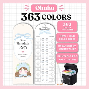 Pode incluir: Diário de amostras de cores Ohuhu 363 com dois cartões verticais estilo marcador de página apresentando um laço azul claro, um personagem de desenho animado com uma coroa de flores azuis e uma lista de códigos de cores amarelos. Inclui caixas de texto rosa detalhando 363 amostras, códigos novos e antigos, organização por família de cores e opções de PDF imprimível.