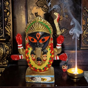 Statue de Maa Kali en laiton, idole de Kalighat Kali, déesse hindoue Murti, décoration d'autel de Puja, cadeau de salle de méditation, Kalika Devi fait main, Mahakali Ma