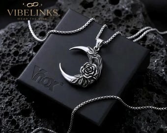 Colar Gótico com Lua Crescente e Rosa em Aço Inoxidável | Pingente Unissex Punk Bruxo | Joia Celestial Romântica Sombria | Presente Gótico para Ele ou Ela | 60 cm